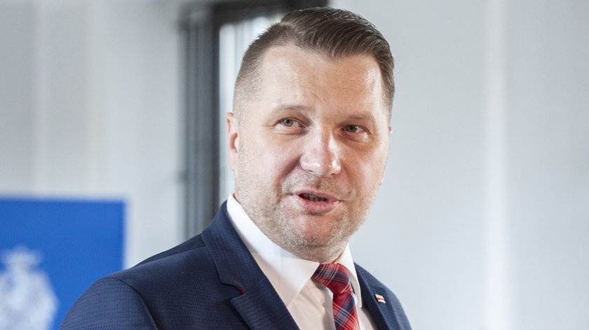 Minister edukacji i nauki Przemysław Czarnek ma nadzieję, że dzieci wrócą do szkół 19 kwietnia