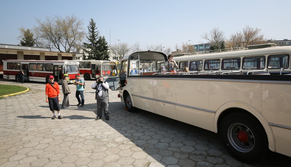 WARSZAWA 35-LECIE KMKM ZABYTKOWE AUTOBUSY (zabytkowe autobusy)