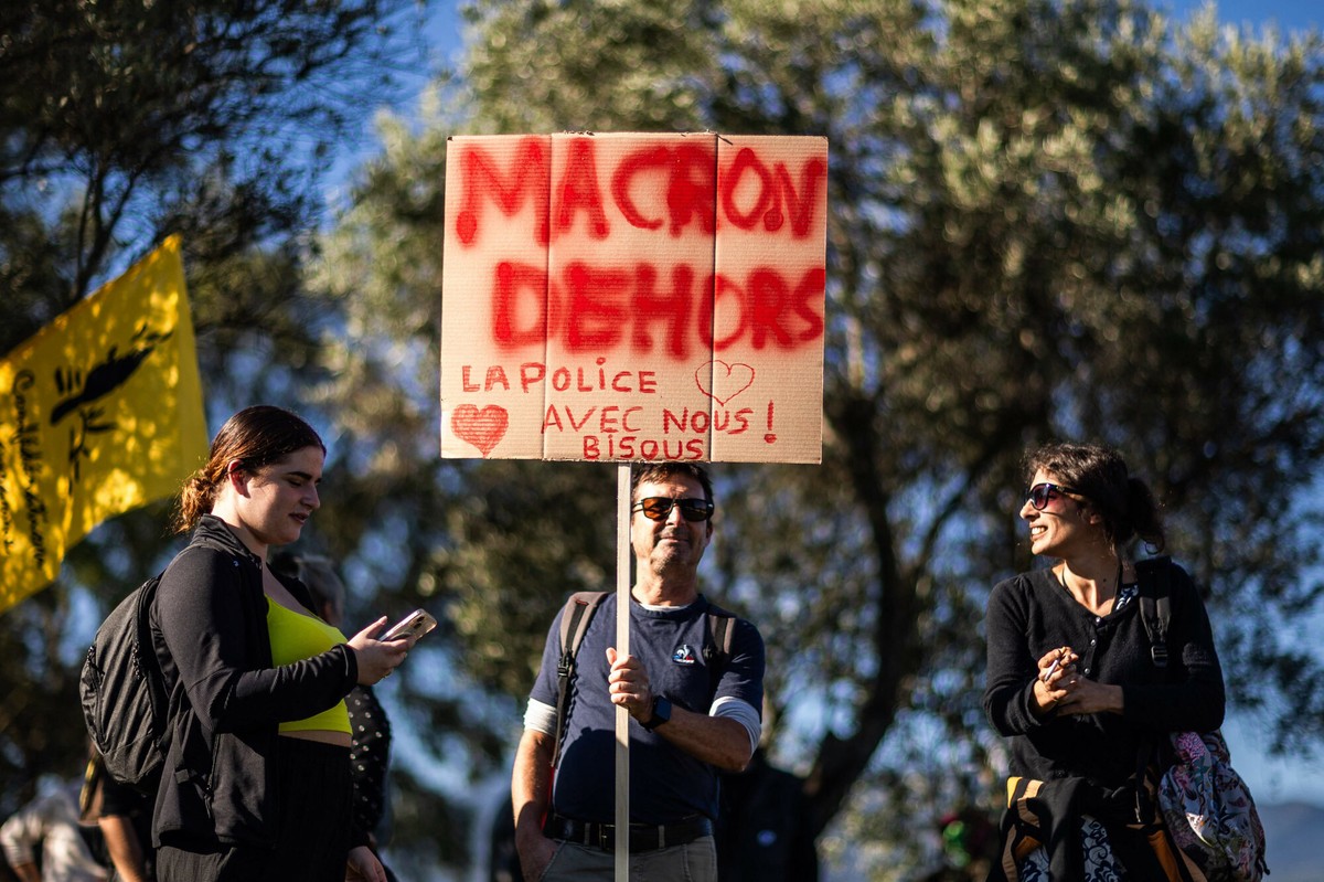 Fitch obniża rating Francji. Wskazuje na ryzyko polityczne