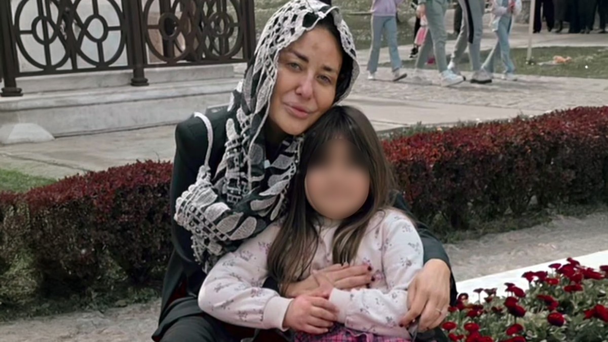 RALE DANAS OPERISAO SRCE, A ANA NIKOLIĆ OTIŠLA U MANASTIR Pevačica grli ćerku Taru: Stavila maramu preko glave