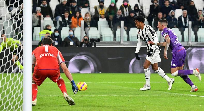 Juan Cuadrado lines up his match-winning shot against Fiorentina Creator: Isabella BONOTTO