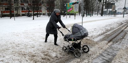 Śnieg utrudnia życie poznaniakom