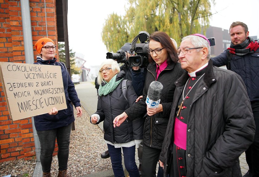 Abp Głódź zaskoczył! Tak przywitał dziennikarzy