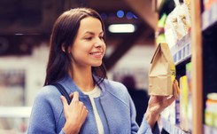 Niecodzienny prezent świąteczny od szefa. Będzie płacił za zakupy pracowników