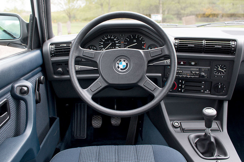 BMW 325iX (E30)
