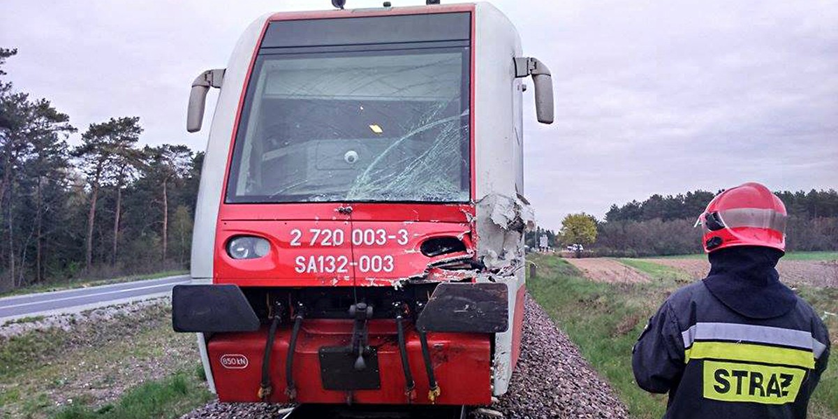 Szynobus staranował ciężarówkę. Kilkugodzinne opóźnienia pociągów!