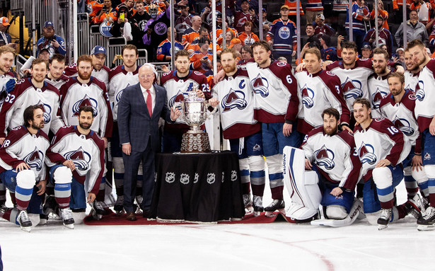 Hokeiści Colorado Avalanche po pokonaniu Edmonton Oilers w finale Konferencji Zachodniej