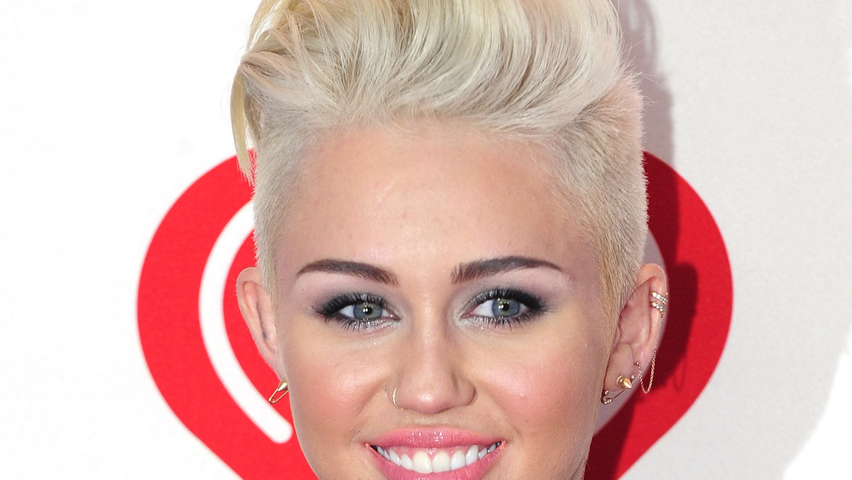 Aktywiści PETA adoptowali prosię aby uczcić 20. urodziny Miley Cyrus.