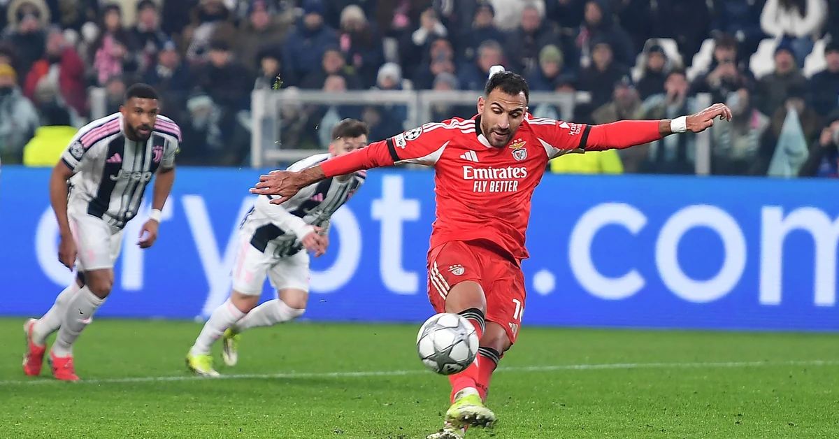 Oto jeden z najgorzej wykonanych rzutów karnych w historii piłki nożnej. Internet śmieje się z Vangelisa Pavlidisa