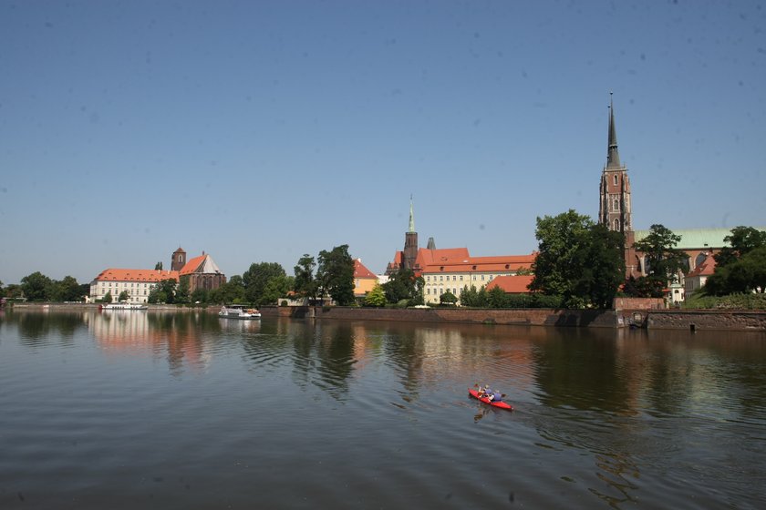 Odra z wrocławską Katedrą w tle