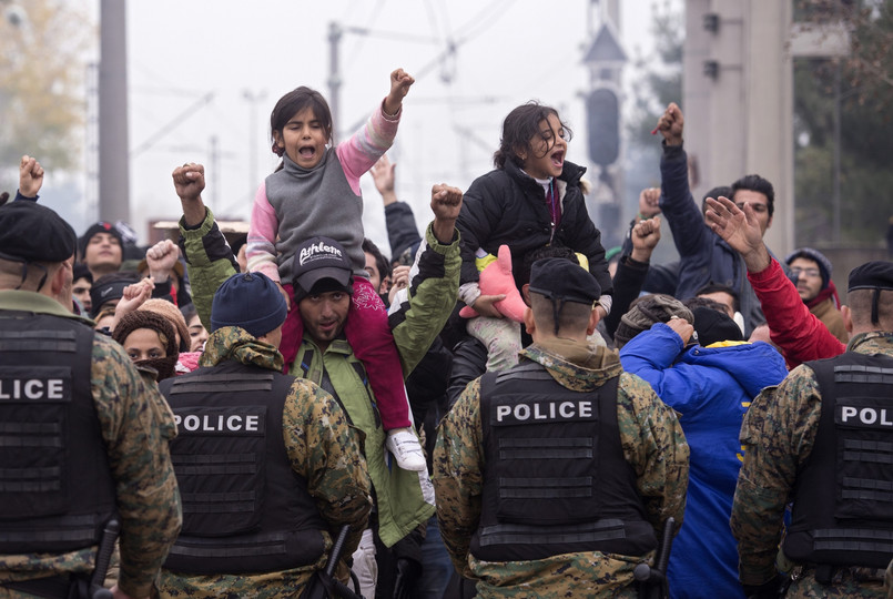 Nielegalni imigranci zablokowali granicę Grecji z Macedonią