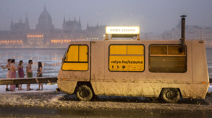 A Valyo - Város és folyó Egyesület mobil szaunája Budapesten/Fotó: MTI-Mohai Balázs