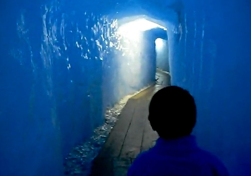 Ovako Ronski glečer izgleda iznutra