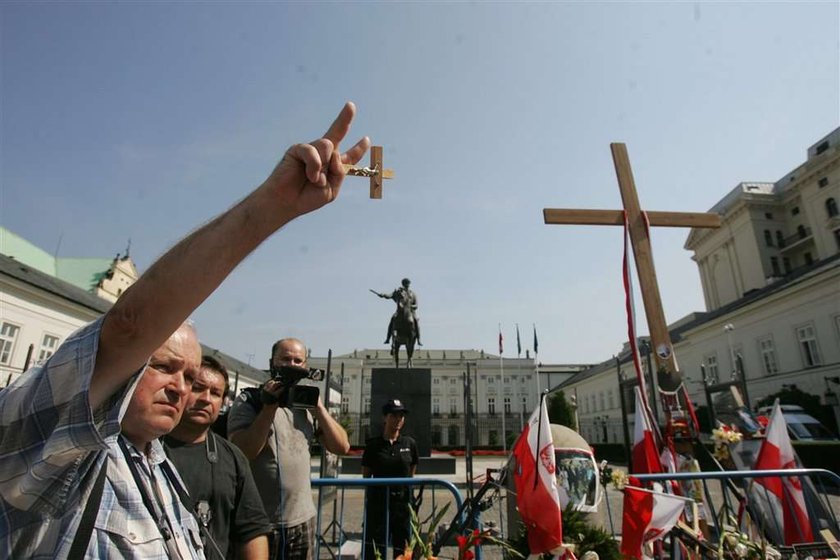 Polityk PiS zakłada instytut walki z bluźniercami