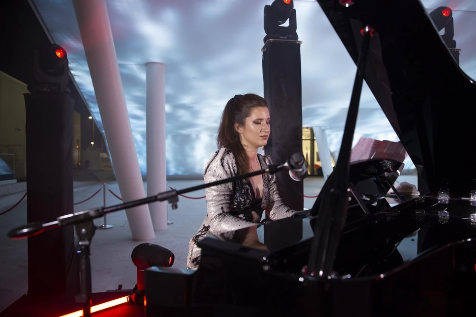 Ana Krstajić na koncertu