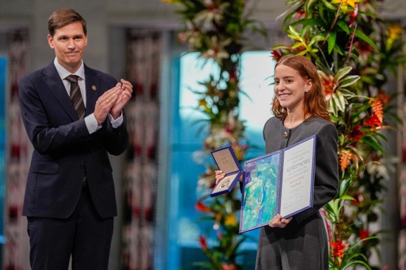 Ćerka Marije Korine Mačado PRIMILA NOBELOVU NAGRADU u majčino ime, predsednik Komiteta osudio Madurov režim: "Ona nikad neće odustati"