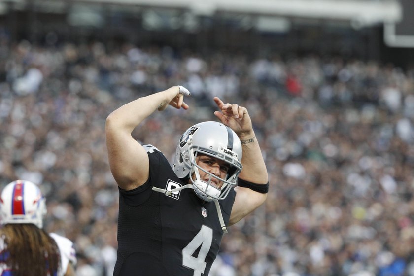 Derek Carr podpisał kontrakt życia