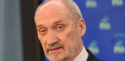 Macierewicz swoje: Był wybuch