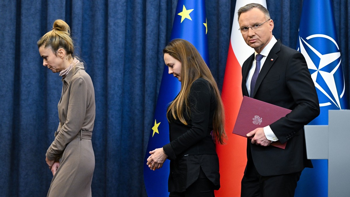 Prezydent Andrzej Duda, żona Mariusza Kamińskiego, Barbara Kamińska i żona Macieja Wąsika, Roma Wąsik w Pałacu Prezydenckim