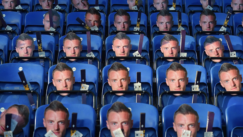 Niecodzienny widok na King Power Stadium. W świąteczny poniedziałek piłkarzy Leicester i Evertonu powitało 30 tysięcy kibiców w maskach z podobizną Jamiego Vardy'ego. W happeningu wziął udział nawet główny bohater całego zamieszania.