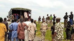 Residents prevent troops from arresting a gun-runner in Plateau