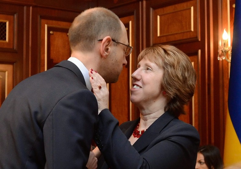 Arsenij Jaceniuk z partii Batkiwszczyna z szefową unijnej dyplomacji Catherine Ashton. Kijów, 24.02.2014