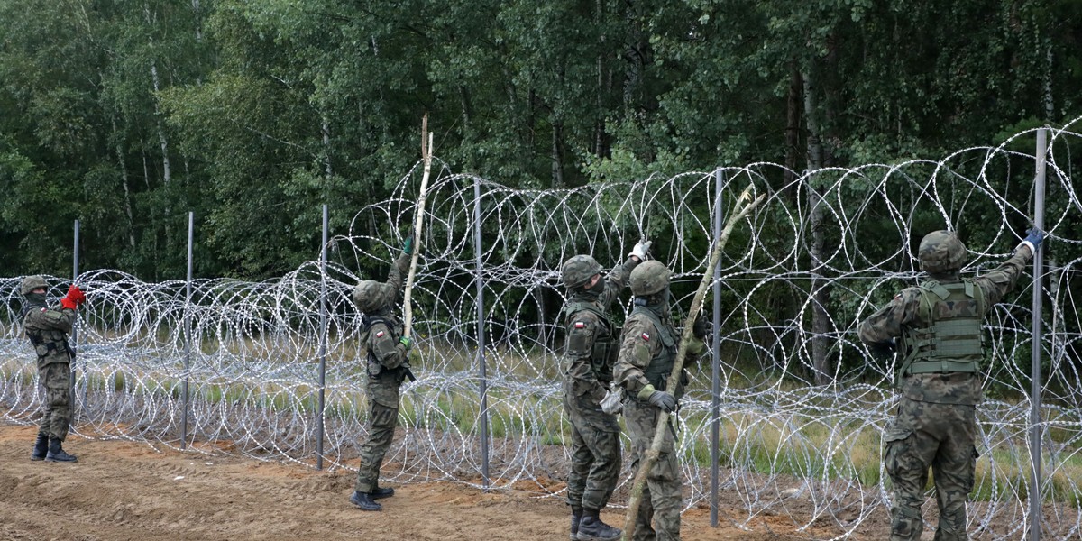 Budowa ogrodzenia na polsko-białoruskiej granicy rozpoczęła się przed kilkoma dniami