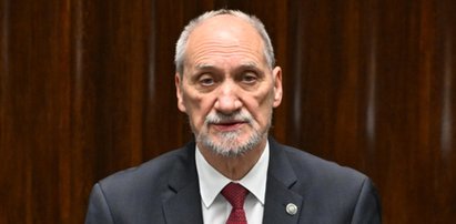 Macierewicz dał za wygraną. Przewodniczący i jego ludzie opuścili siedzibę podkomisji