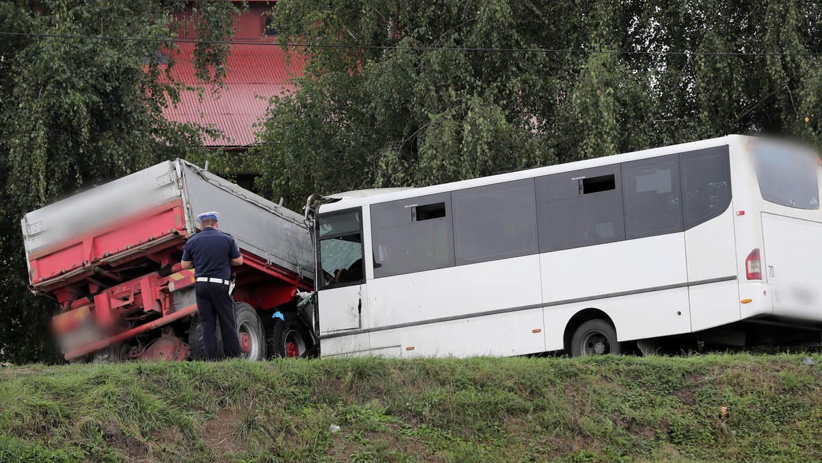 Świniarsko: 33 poszkodowanych, w tym dzieci. Jedna osoba nie żyje