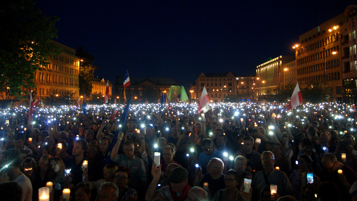 Kilka tysięcy mieszkańców protestowało na placu Wolności