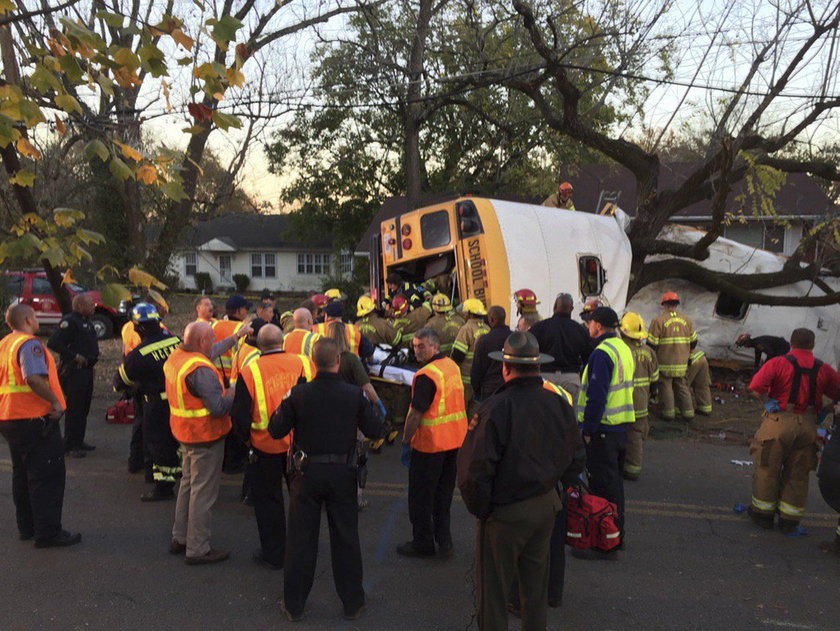Tragiczny wypadek szkolnego autokaru w Chattanooga