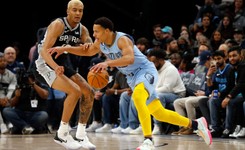 Liga NBA. Siedem punktów Sochana, porażka Spurs z Grizzlies [WIDEO]