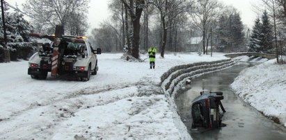 Autem wjechał do rzeki. Miał dużo szczęścia