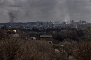 Noc minęła pod ostrzałami w Chersoniu, Charkowie, Donbasie