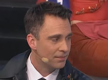 OTIŠAO JE U BEČ DA IZVEŠTAVA SA EVROVIZIJE, a završio je sa POVREDOM SLEPOOČNICE! Stefan Popović je snimljen sa flasterom na licu! (Foto)