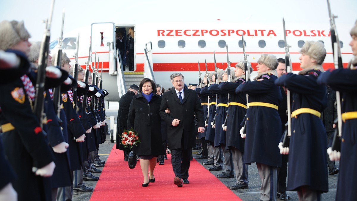 Prezydent Bronisław Komorowski, przebywający z dwudniową wizytą w Czechach, spotkał się w z szefami obu izb czeskiego parlamentu: Senatu - Milanem Sztiechem i Izby Poselskiej - Miroslavą Niemcovą oraz burmistrzem Pragi Bohuslavem Svobodą.