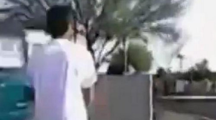 Szándékosan gázolt el a rendőr egy gyújtogatót - videó!