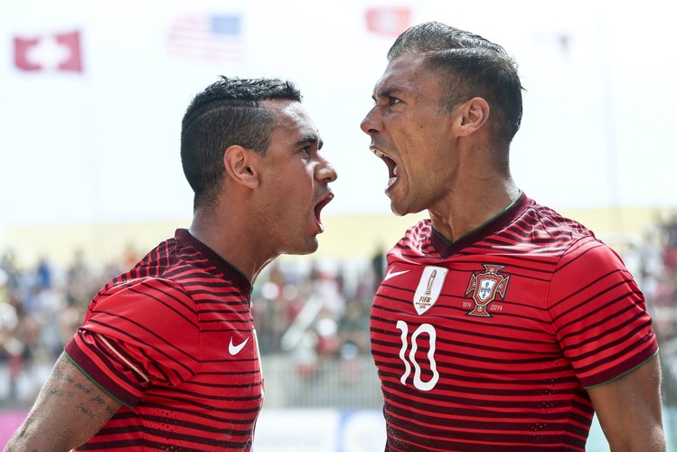 Na plaży, na plaży fajnie jest! Podczas 'Beach Soccer Mundialito' gra się bardzo efektownie