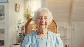 Są zmiany w projekcie ustawy o bonie senioralnym. Będzie go mógł otrzymać małżonek seniora