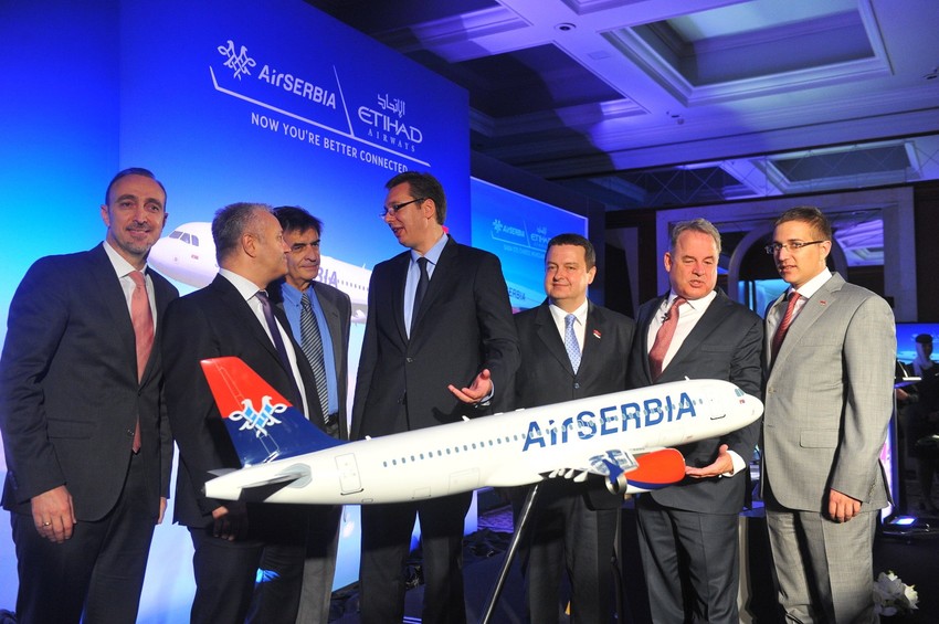 Srećom, Vučić je visok