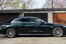 Klasa biznes na drodze. Luksusowy Mercedes S 500 kosztuje tyle, co mieszkanie w stolicy