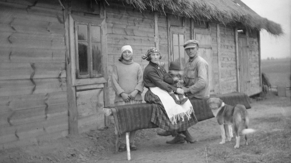 Wołyński osadnik wojskowy z rodziną