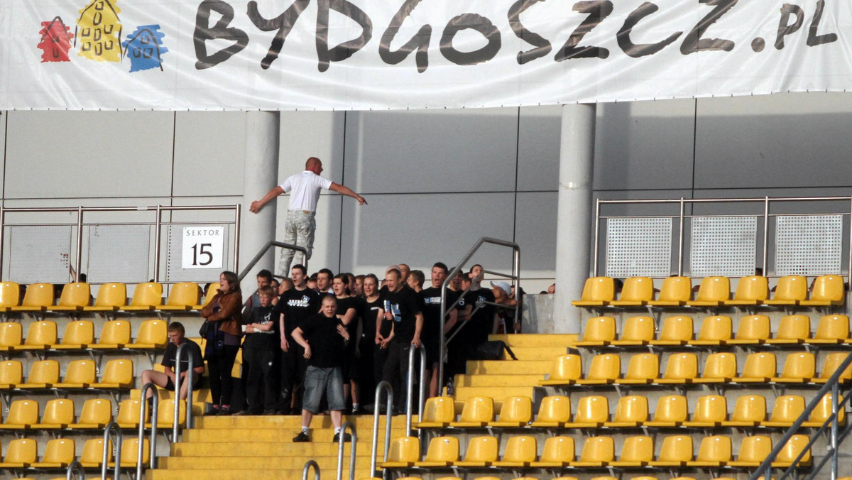 Nie najlepiej dzieje się w Zawiszy Bydgoszcz. Drużyna, która na początku rundy wiosennej była jednym z głównych pretendentów do walki o awans do Ekstraklasy, teraz zawodzi. W środę bydgoszczanie przegrali 2:4 w Łęcznej z Bogdanką, przez co Janusz Kubot podał się do dymisji.