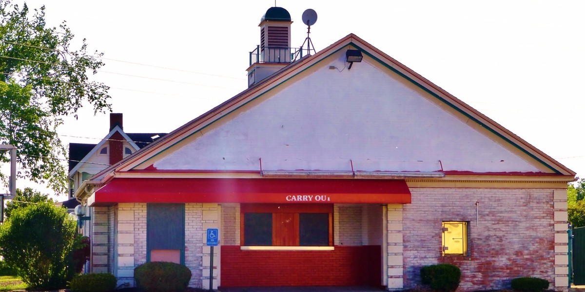 An abandoned Friendly's.