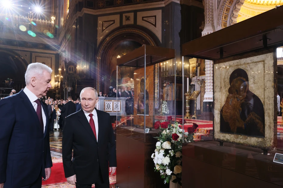 Ruski predsednik Vladimir Putin i gradonačelnik Moskve Sergej Sobjanin u Hramu Hrista Spasitelja u Moskvi 11. aprila 