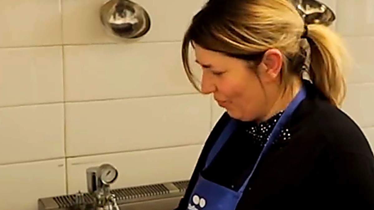 Popadija Danijela Jeremić sprema hranu za beskućnike: "Zahvalna sam što mogu da im pomognem"