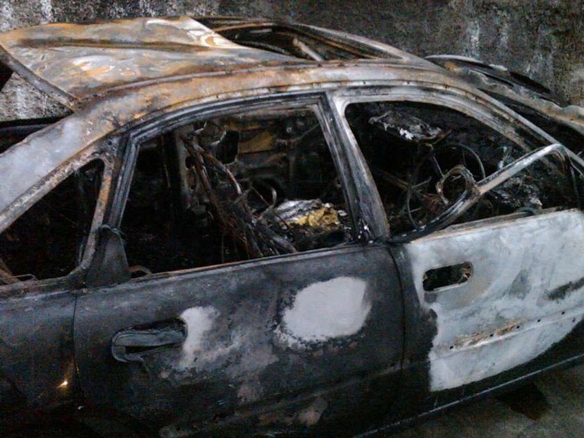 Atak na polska ekipe telewizyjna, spalony samochod nalezacy do polskich dziennikarzy
