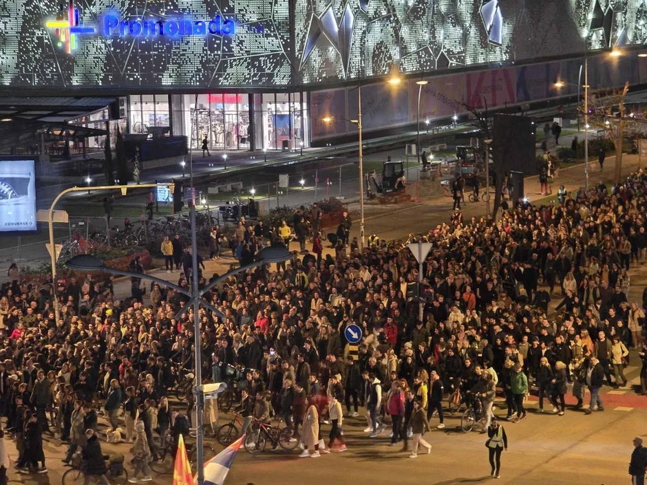 Komemorativna šetnja zbog 16. žrtve u padu nadstrešnice u Novom Sadu