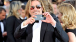 Brad Pitt na festiwalu w Cannes - długie włosy i smoking