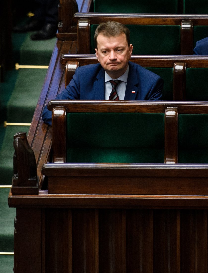 Kilkaset zł dla policji, tysiące dla CBA. Tak PiS nagradza wiernych